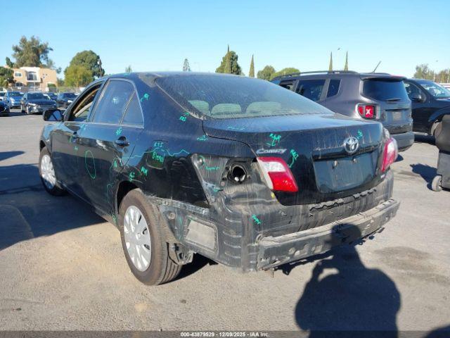 Toyota Camry Le Image 5