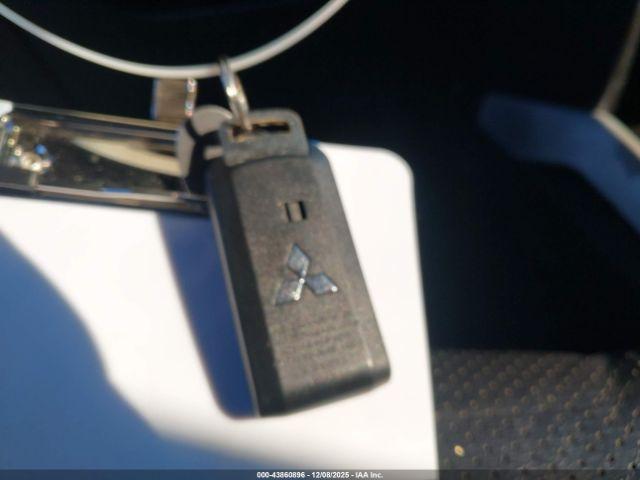 Mitsubishi Outlander Se Image 11