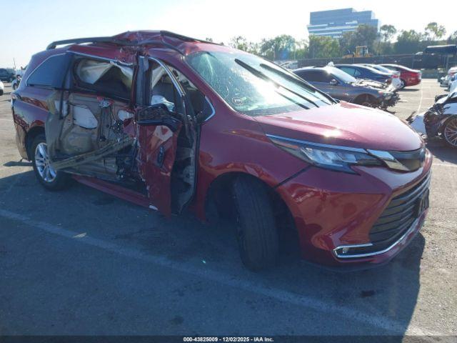  Salvage Toyota Sienna