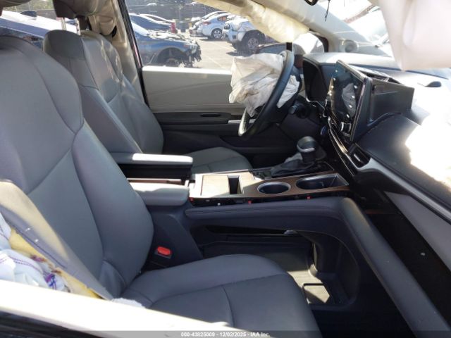 Toyota Sienna Xle Image 5