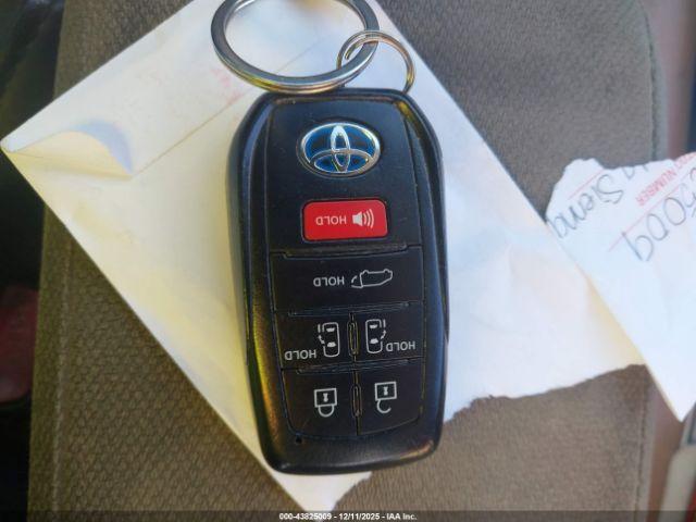 Toyota Sienna Xle Image 10