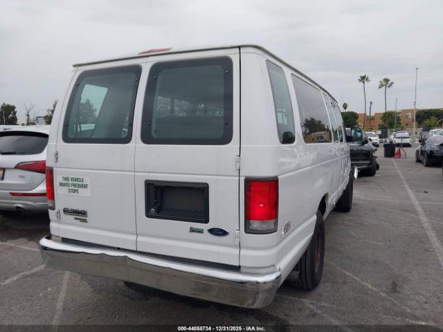 Ford E-350 Xlt Image 2