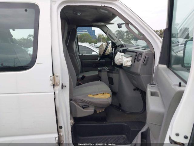 Ford E-350 Xlt Image 3