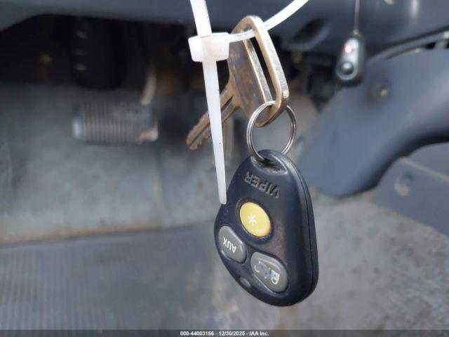 Toyota Tacoma Prerunner V6 Image 2