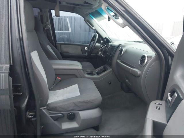 Ford Expedition Xlt Image 3