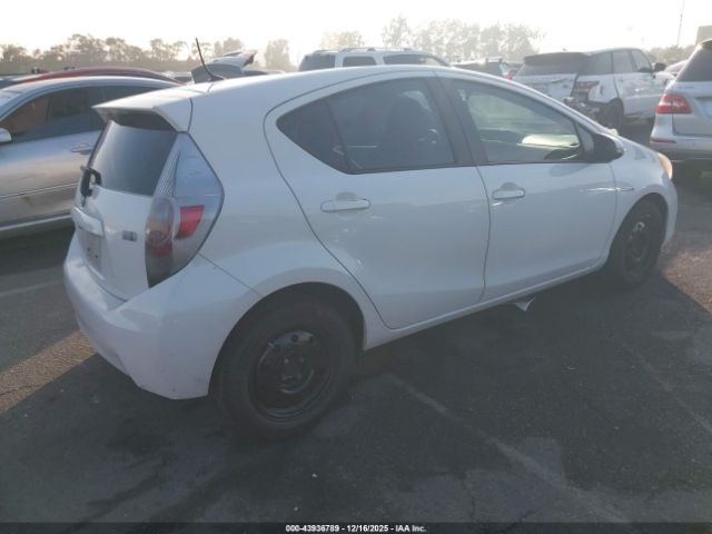 Toyota Prius c One Image 2