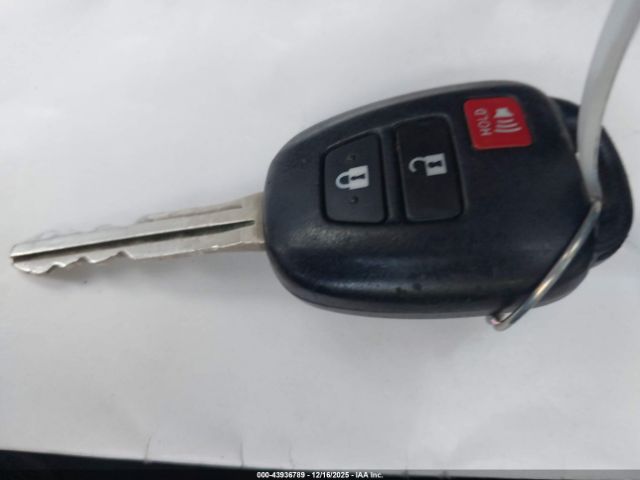 Toyota Prius c One Image 7