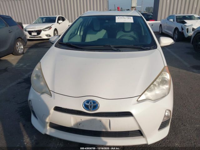 Toyota Prius c One Image 16