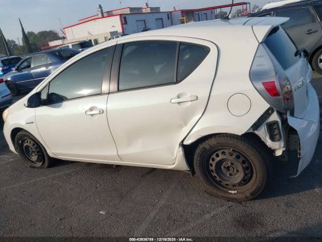 Toyota Prius c One Image 9