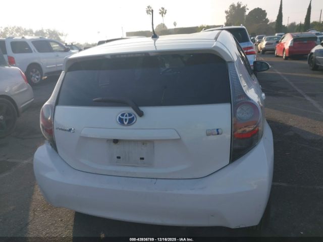 Toyota Prius c One Image 14