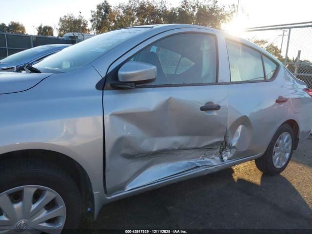 Nissan Versa 1.6 S Image 7