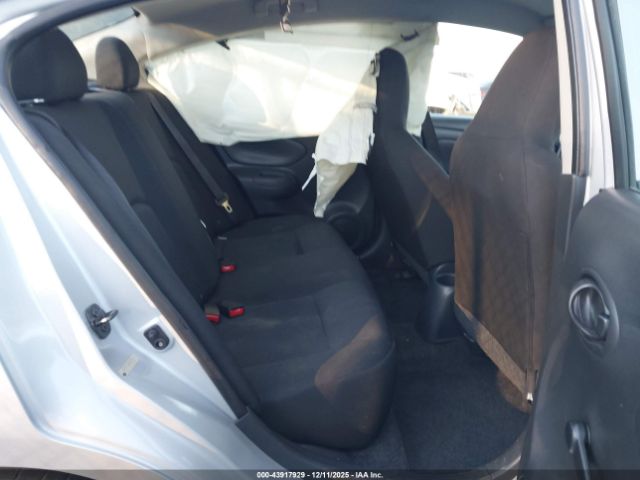 Nissan Versa 1.6 S Image 2