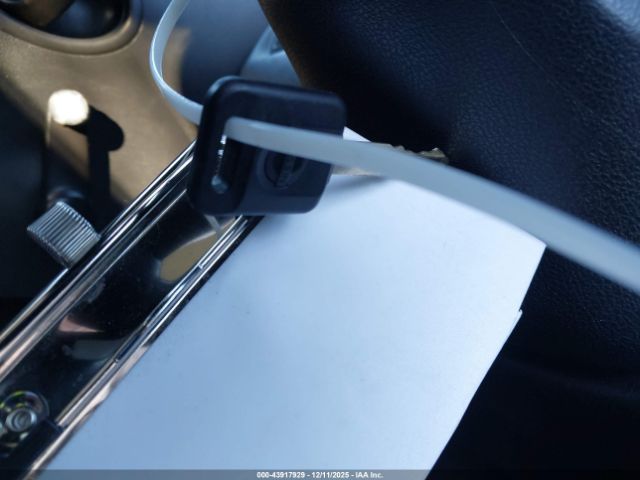 Nissan Versa 1.6 S Image 9