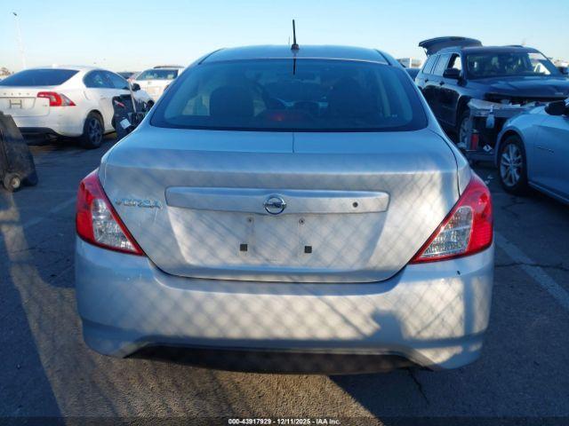 Nissan Versa 1.6 S Image 12