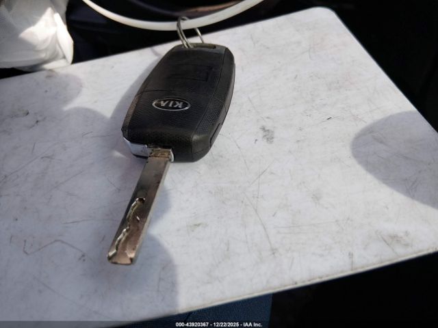 Kia Optima Lx Image 9