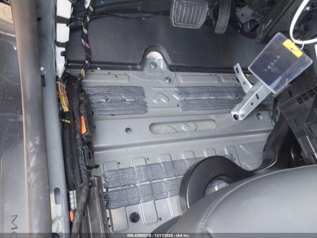 Tesla Model Y Long Range Dual Motor All-wheel Drive Image 6