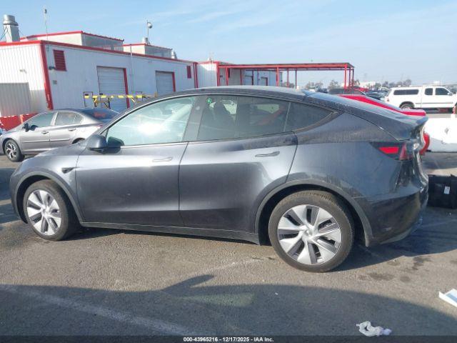 Tesla Model Y Long Range Dual Motor All-wheel Drive Image 14