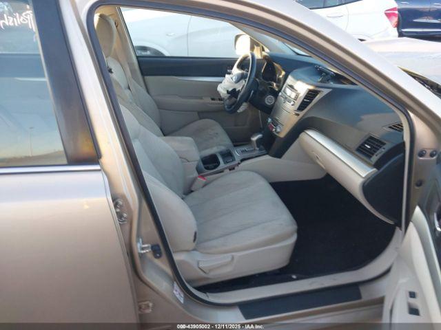 Subaru Legacy 2.5i Premium Image 2