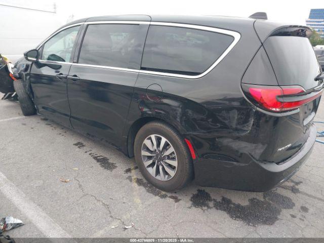 Chrysler Pacifica Touring L Image 14