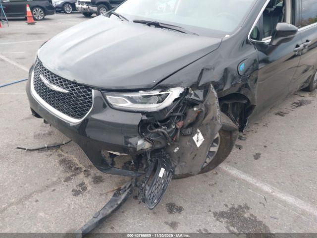 Chrysler Pacifica Touring L Image 6