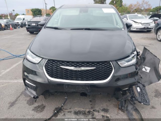 Chrysler Pacifica Touring L Image 9