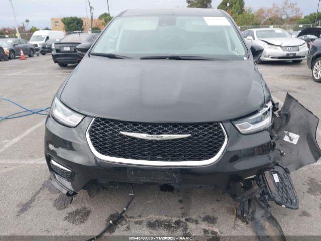 Chrysler Pacifica Touring L Image 9