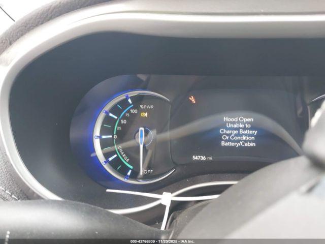 Chrysler Pacifica Touring L Image 2