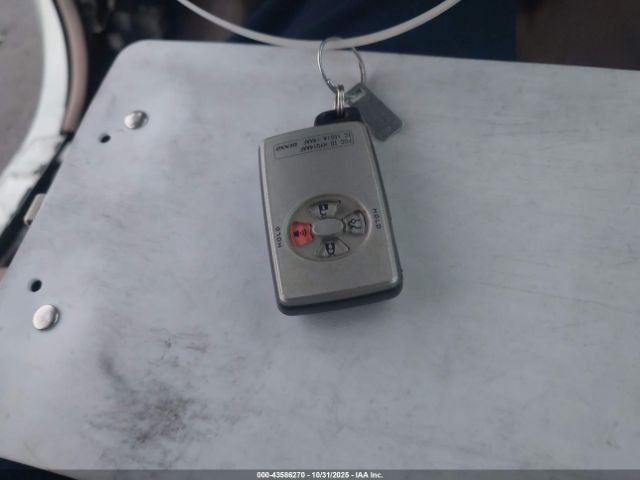 Toyota Avalon Limited Image 3