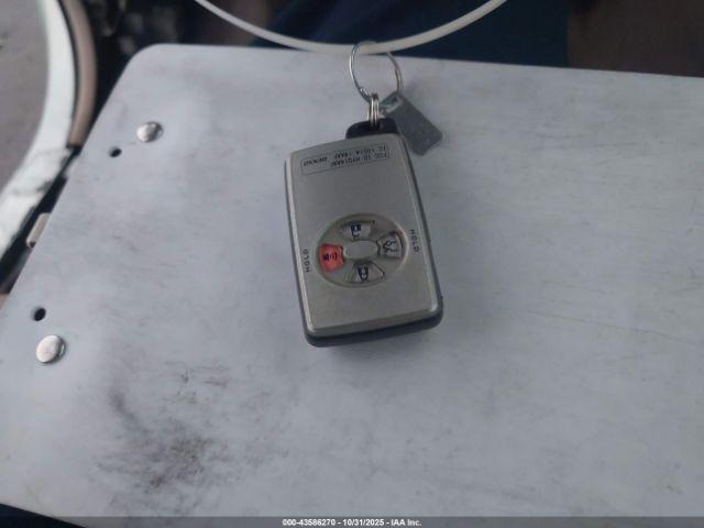 Toyota Avalon Limited Image 3