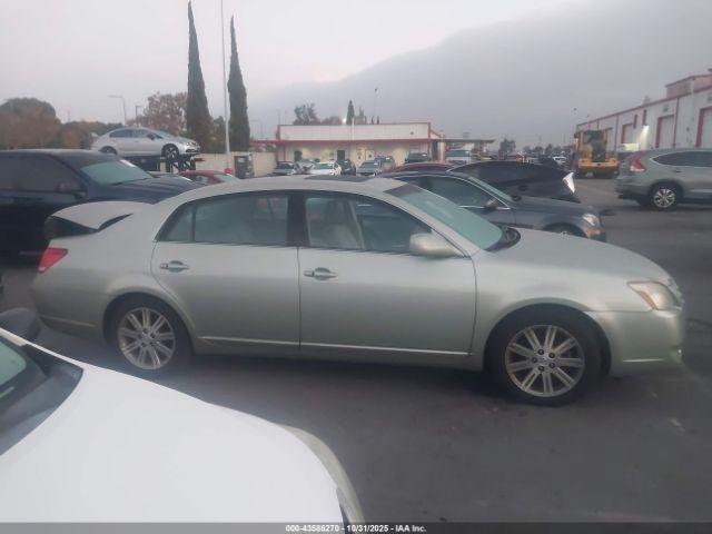 Toyota Avalon Limited Image 8