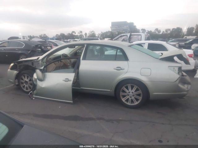 Toyota Avalon Limited Image 4