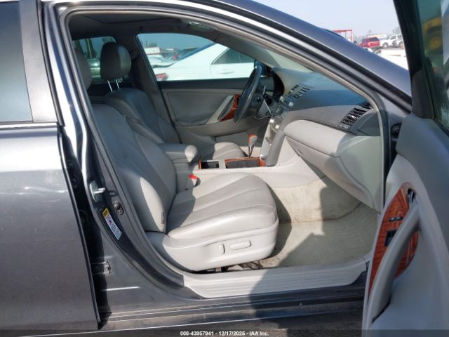 Toyota Camry Xle V6 Image 4