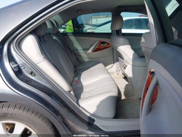 Toyota Camry Xle V6 Image 7