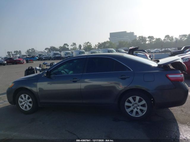 Toyota Camry Xle V6 Image 10