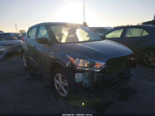  Salvage Nissan Kicks