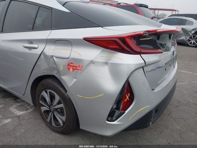 Toyota Prius Prime Premium Image 17
