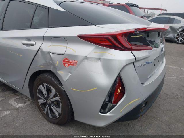 Toyota Prius Prime Premium Image 17