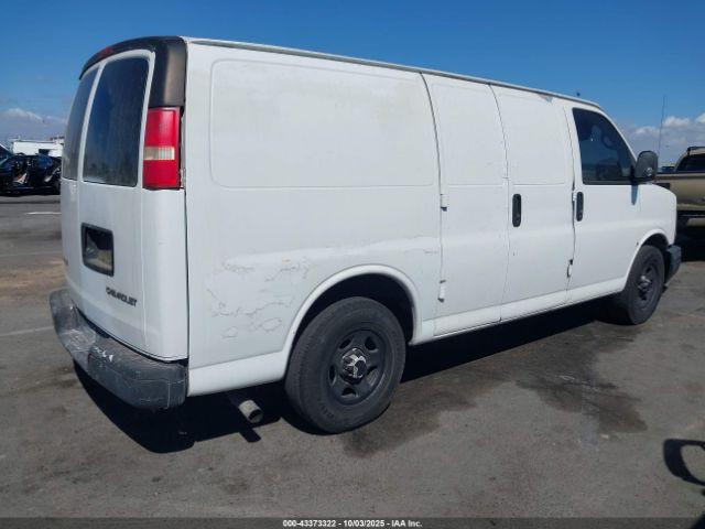 Chevrolet Express Image 8