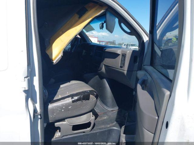 Chevrolet Express Image 7