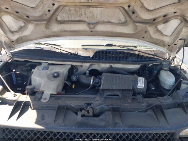 Chevrolet Express Image 2