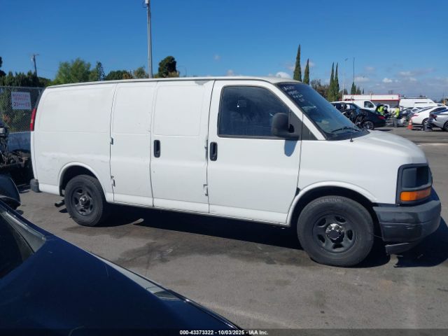 Chevrolet Express Image 15