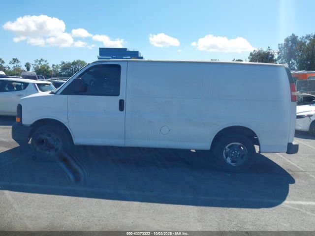 Chevrolet Express Image 4