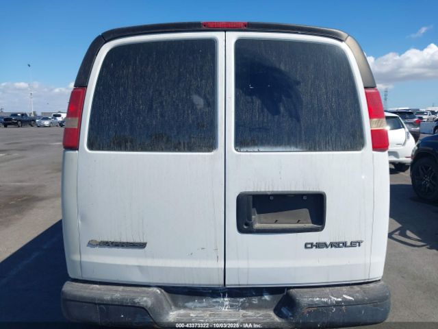 Chevrolet Express Image 5