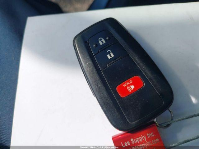 Toyota Prius Two Image 14