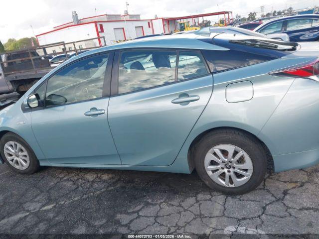 Toyota Prius Two Image 16