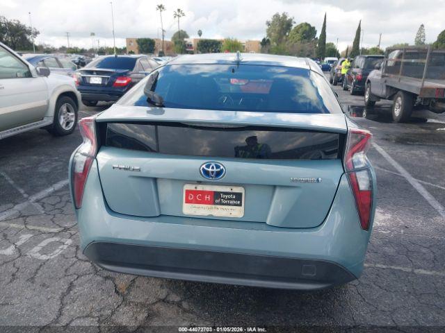 Toyota Prius Two Image 11