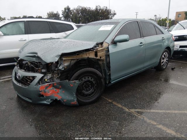 Toyota Camry Le Image 5