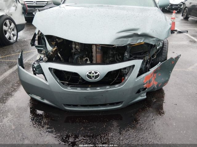 Toyota Camry Le Image 2