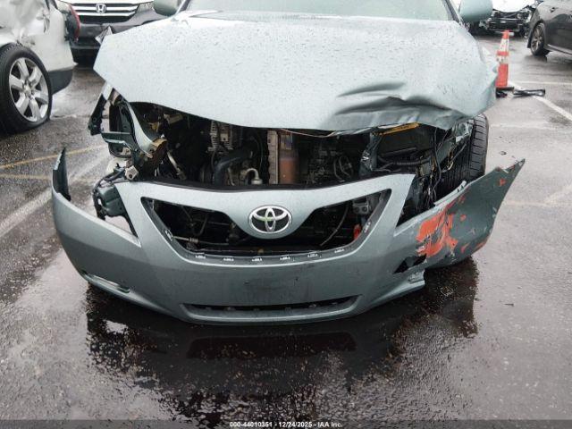 Toyota Camry Le Image 2