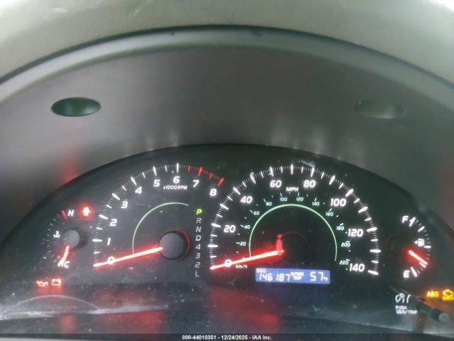 Toyota Camry Le Image 11